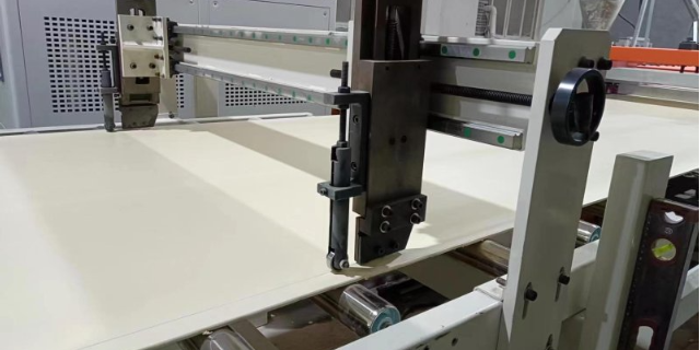 WPC碳晶板生产线设备