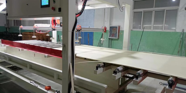 木塑碳晶板生产设备厂家