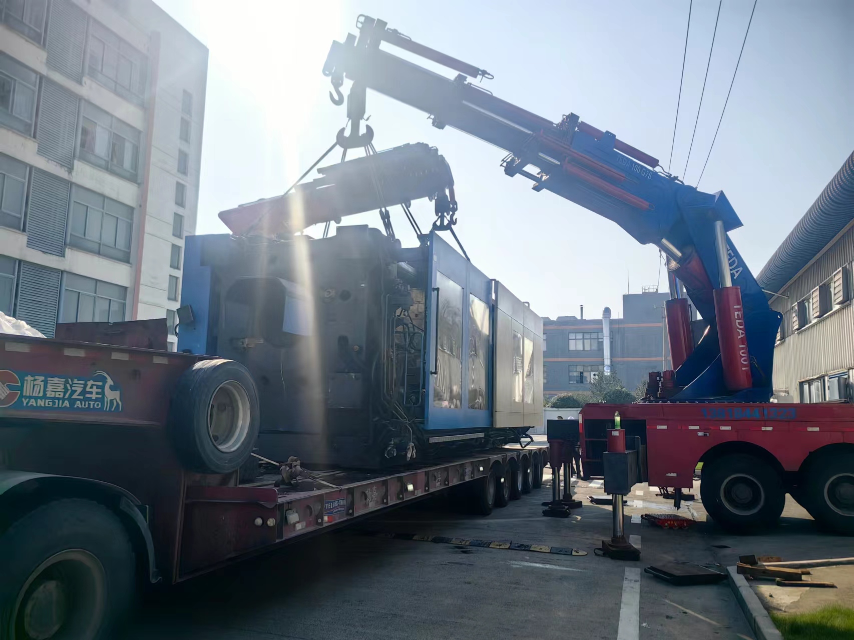 注塑機(jī)設(shè)備吊裝搬運 注塑機(jī)設(shè)備吊裝搬運