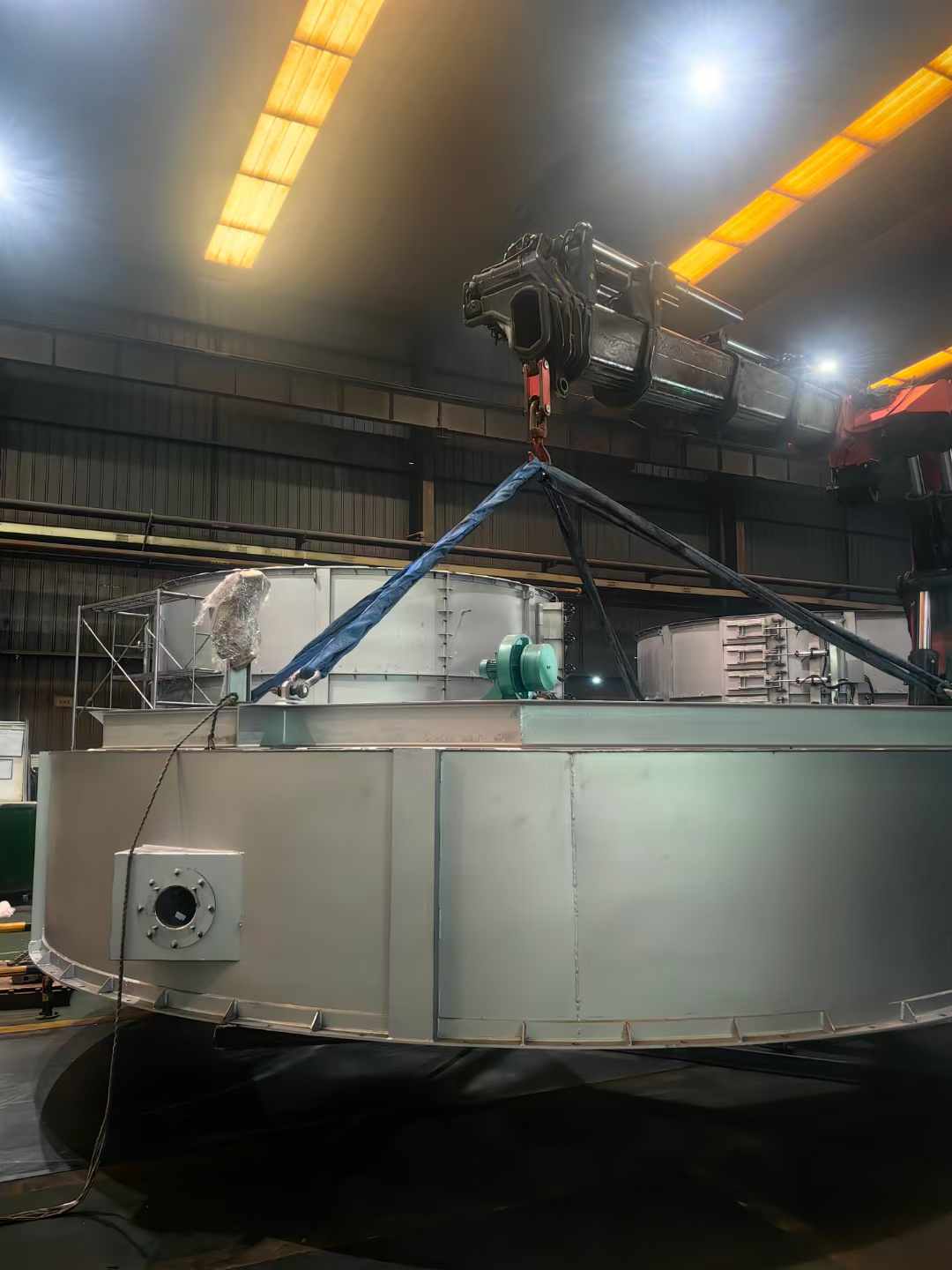 大型工業(yè)爐設(shè)備吊裝