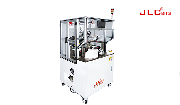 四軸多面型（氣吸式）鎖螺絲機