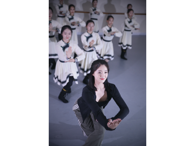 史莱克中国当代舞辅导中心,中国舞集训