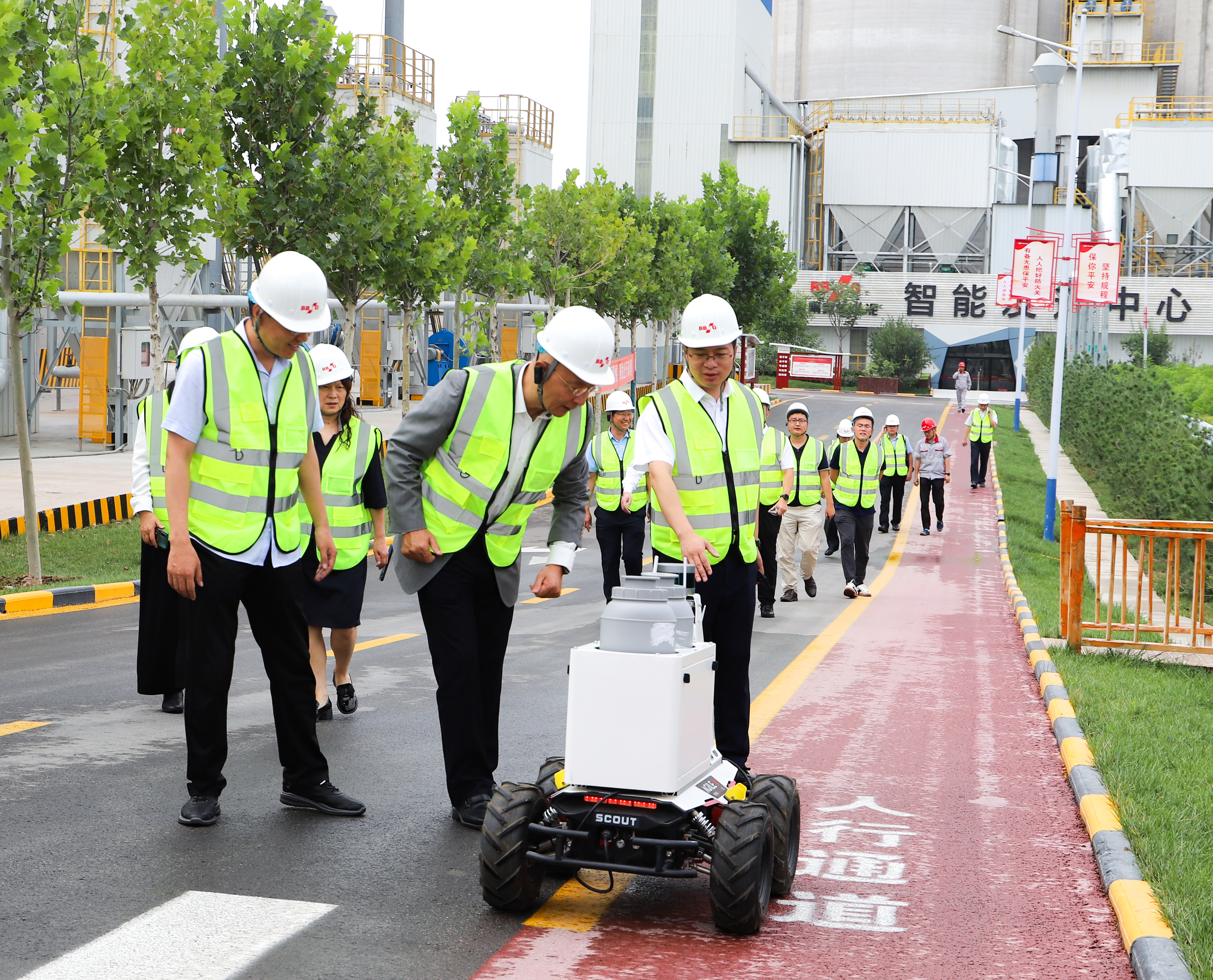 中国修建质料联合会会长阎晓峰一行到冀东铜川水泥调研