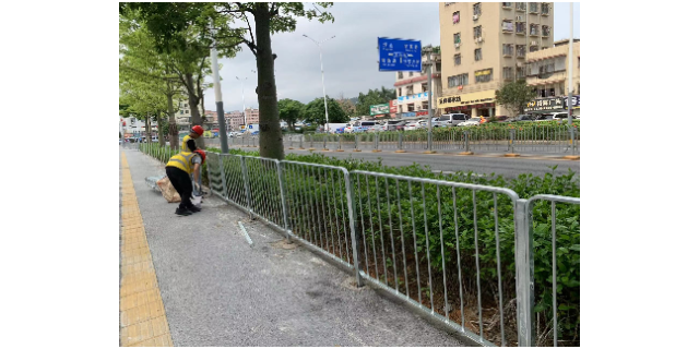 道路中央隔离栏安装服务 深圳市华羽交通设施工程供应