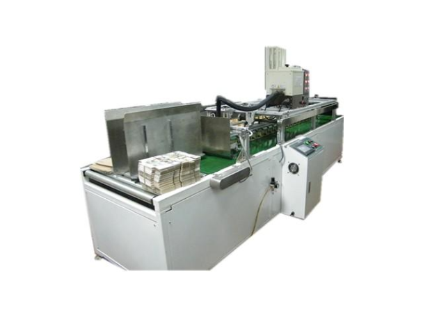 重庆按需定制保鲜膜盒锯条自动贴合机,锯条贴合机