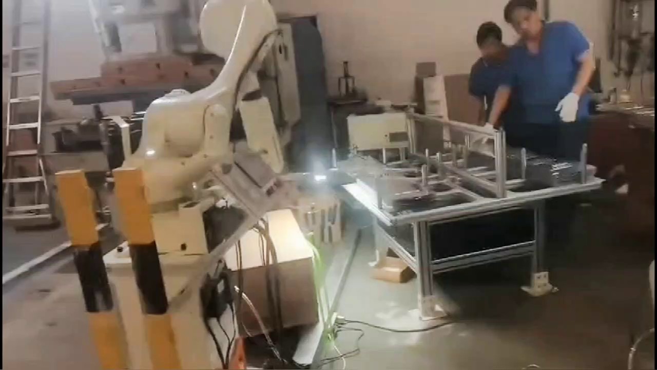 激光切割工业机器人设备,工业机器人