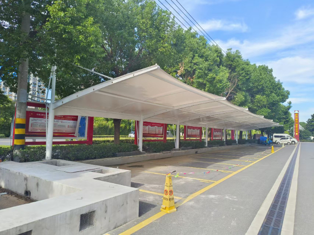 新吳區(qū)工業(yè)園停車棚上門安裝 停車棚 無錫天誠智能充電設(shè)備供應(yīng)