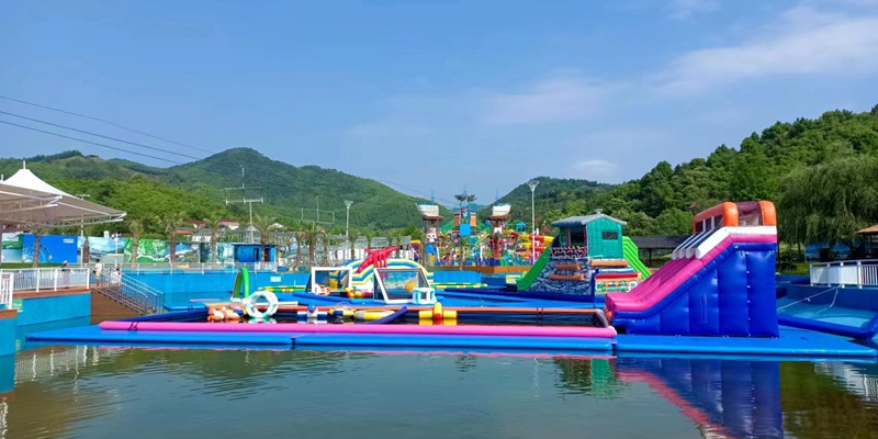 四川设计充气水上乐园水池 和谐共赢 广州百亿游乐设备供应