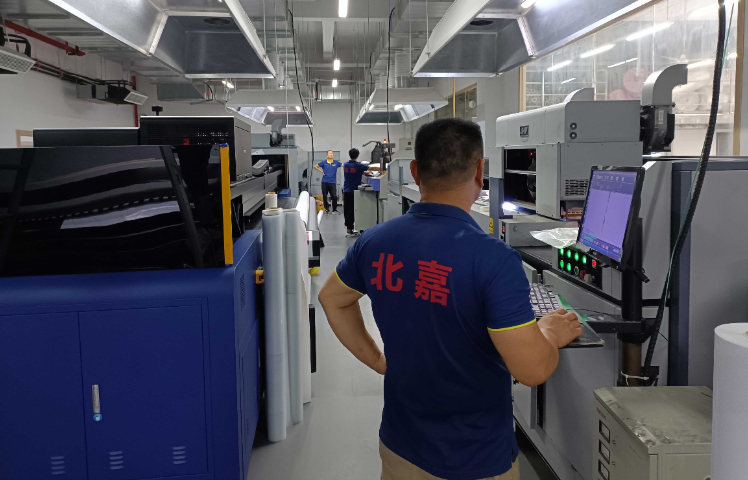 购物中心广告海报高精度平板打印服务商 上海市北嘉数码影像科技股份供应;
