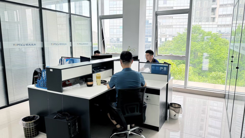 高精度配镜机器人供应商 服务为先 领先光学技术公司供应