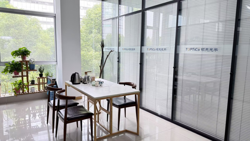 常州全自動配鏡機器人供應(yīng)商 誠信經(jīng)營 領(lǐng)先光學技術(shù)公司供應(yīng)