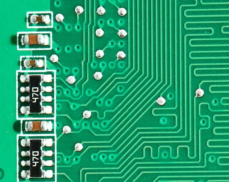 電子設(shè)備制造中的電路板布線設(shè)計與激光焊錫