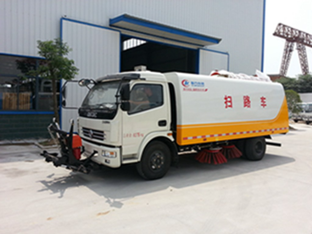 广西12吨湿式扫路车租赁公司,扫路车