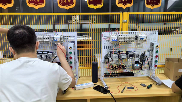 汕尾本地PLC編程培訓一般多少錢 歡迎來電 龍豐自動化培訓學校供應