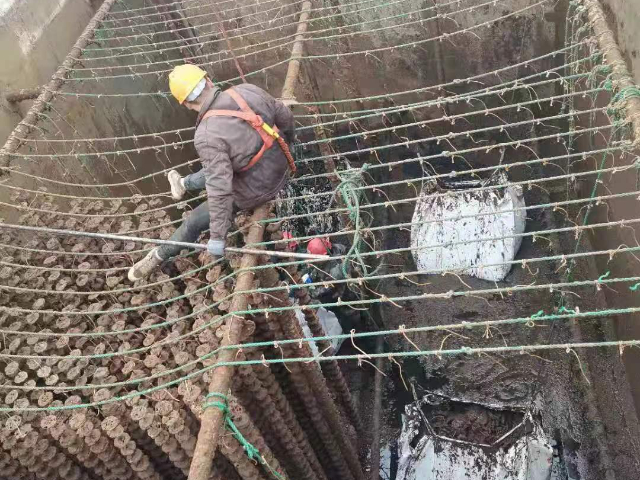 大型污水池清理哪家專業(yè) 來電咨詢 鼎煜銘環(huán)保工程供應(yīng)