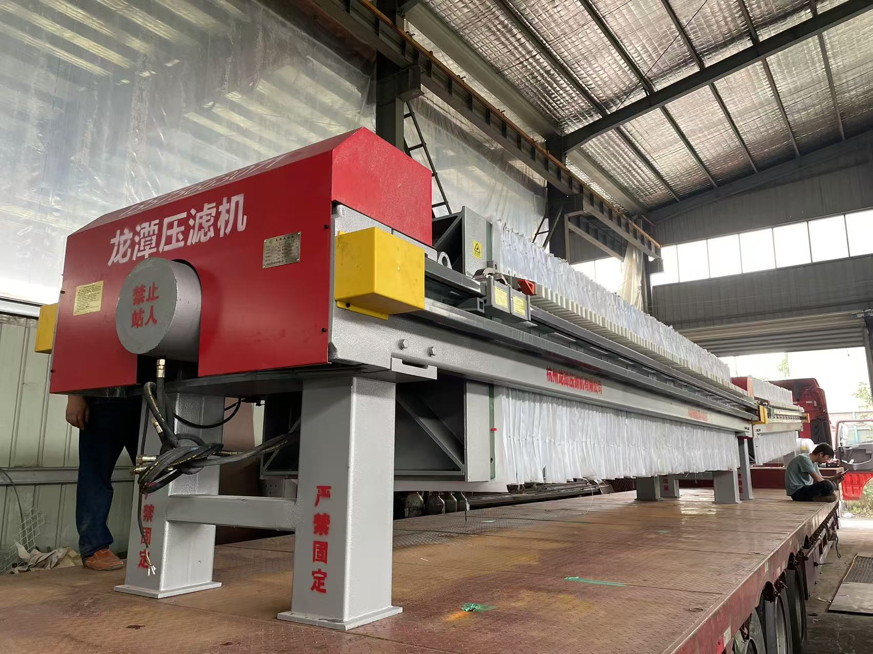 福建污泥廂式壓濾機電話多少 歡迎咨詢 杭州龍?zhí)秹簽V機供應
