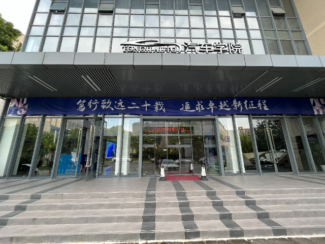 上海定制自动门服务热线 欢迎来电 上海华利兴建筑科技供应