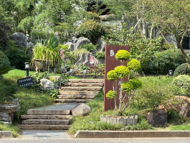 雨花臺(tái)區(qū)水池假山施工改建銷售 抱誠(chéng)守真 宜興市龍崎園林綠化工程供應(yīng)