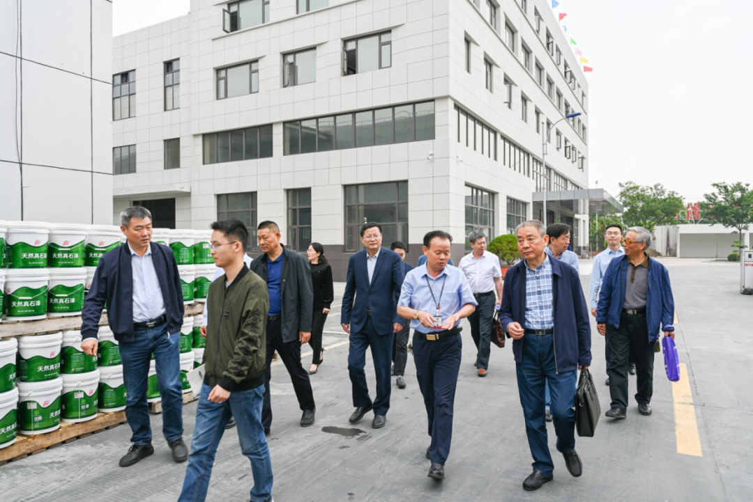 晨光集團中禾科技 — 江蘇省建材行業(yè)協(xié)會理事長一行蒞臨參觀