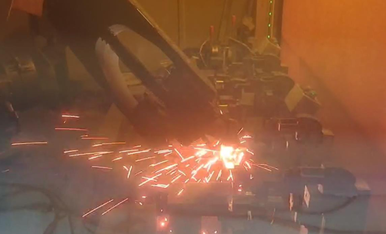 扬州智能机器人点焊生产线集成商,机器人点焊生产线