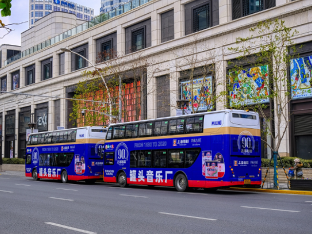 上海中心双层观光巴士广告设计 上海市天迪广告供应