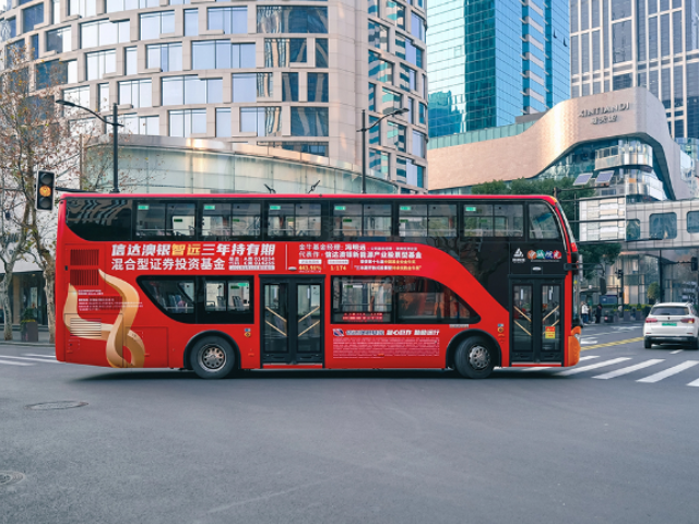 上海市中心双层巴士广告制作 上海市天迪广告供应