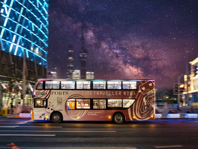上海中心双层车广告设计 上海市天迪广告供应
