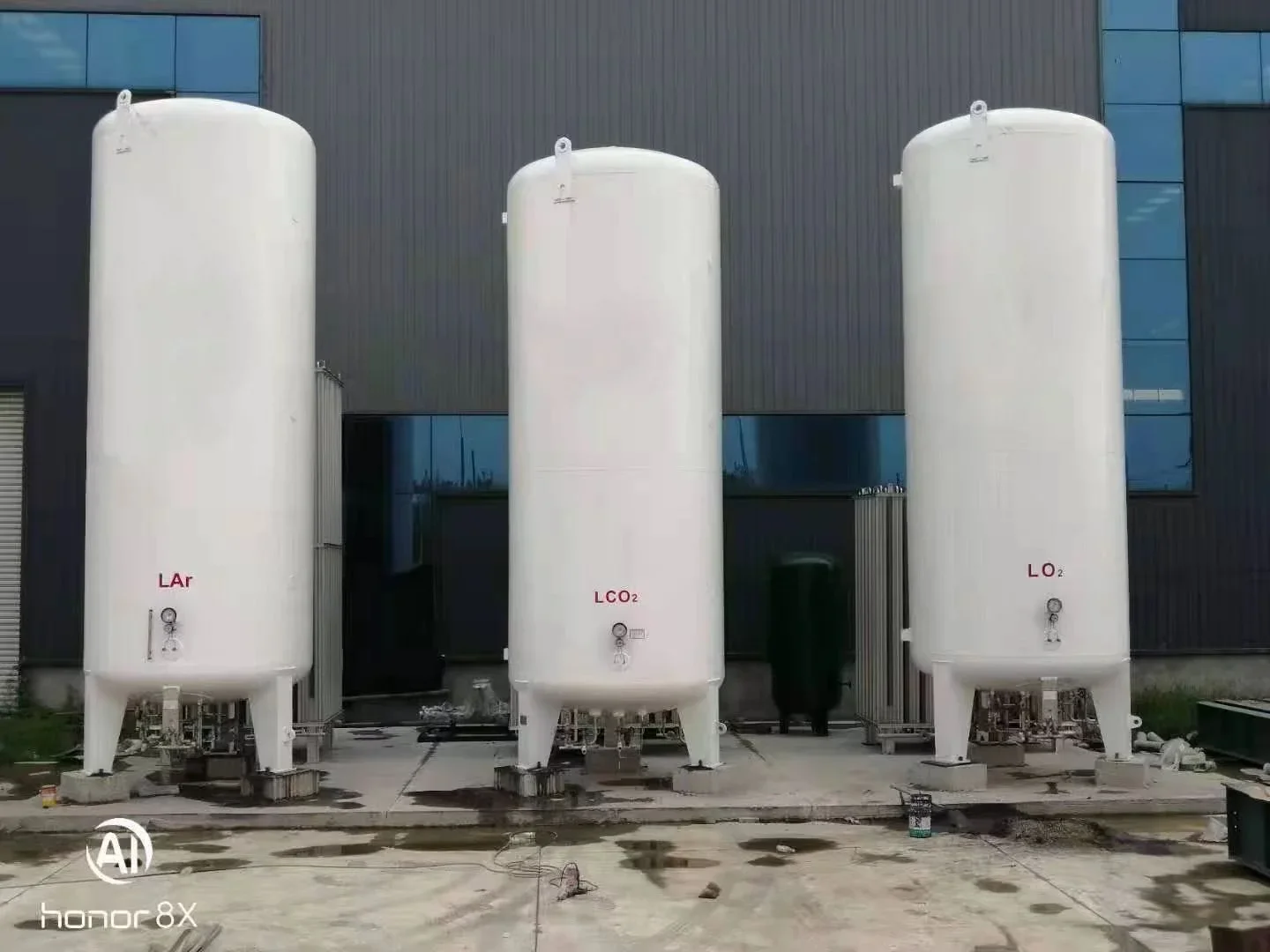 Liquid nitrogen tanks