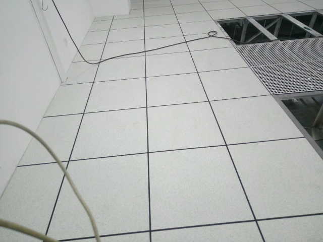 深圳靜電地板供應(yīng)商家 創(chuàng)新服務(wù) 立美地板制品供應(yīng)