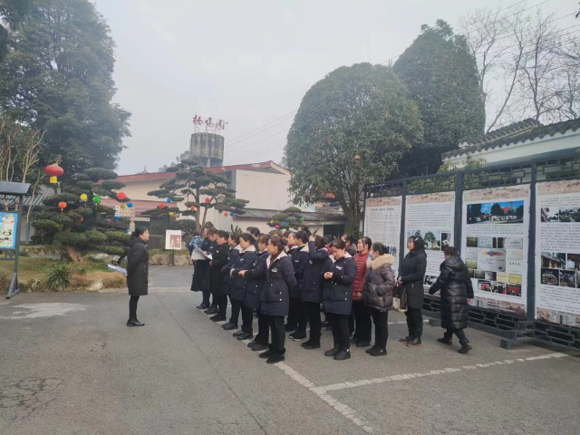 成都火鍋店的求職工資能準時發(fā) 貴州藍領帶數(shù)字科技供應