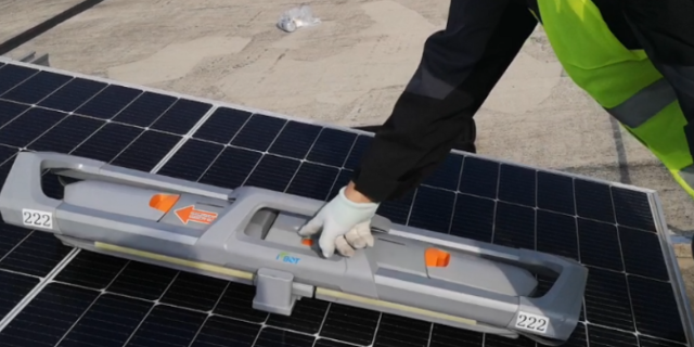山西太阳能光伏板智能清洗机器人厂家 苏州翼博特智能科技供应