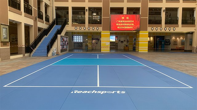 来宾市羽毛球塑胶地板厂家批发价 深圳市翎志运动地板供应;