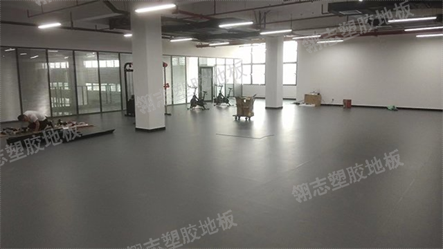 清远健身房塑胶地板大概多少钱 深圳市翎志运动地板供应