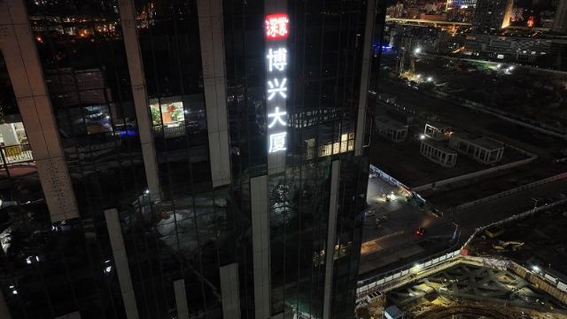 深圳亮彩大廈幕墻發(fā)光字定制 亮彩標識工程供應