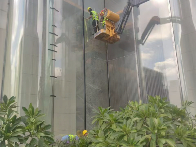 重庆写字楼幕墙超大玻璃更换 广东锐进建设工程供应