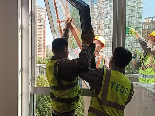 上海中空玻璃破损 欢迎咨询 广东锐进建设工程供应