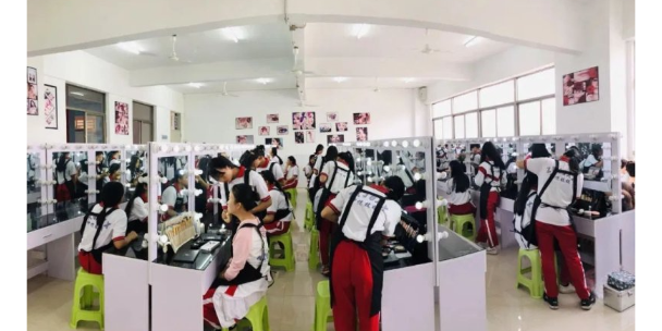五华专业学校美容美发技术学校 欢迎来电 惠州大亚湾众凯教育信息咨询供应