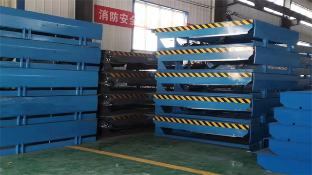 內(nèi)蒙古登車(chē)橋生產(chǎn)廠家 服務(wù)至上 濟(jì)南威龍液壓機(jī)械供應(yīng)